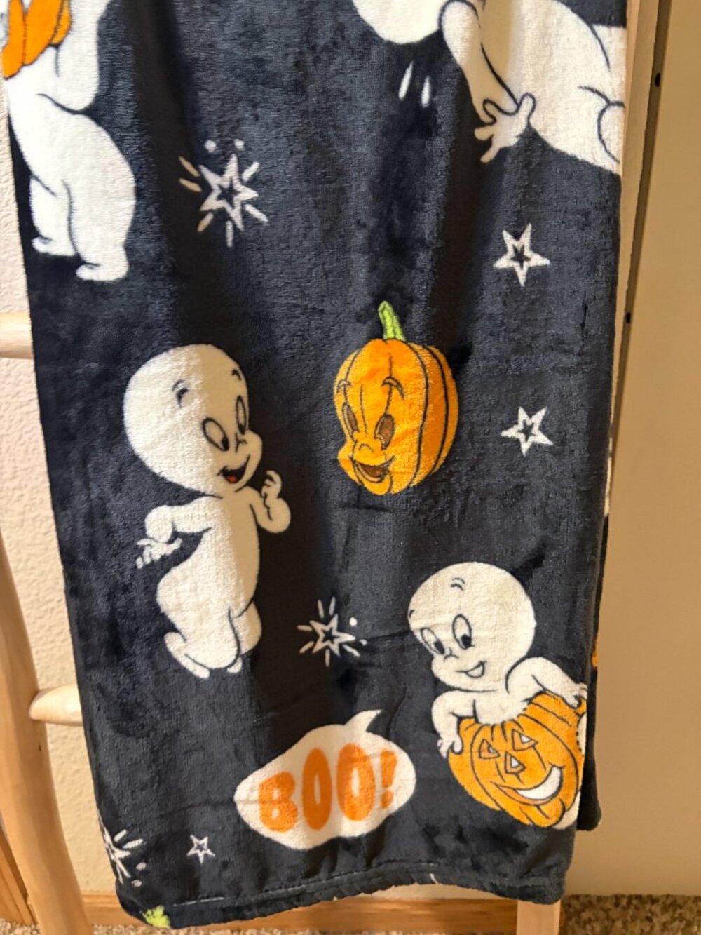 Casper The Friendly Ghost Halloween Plush Throw Blanket 50x70 Super Soft NWT - Picture 3 of 4